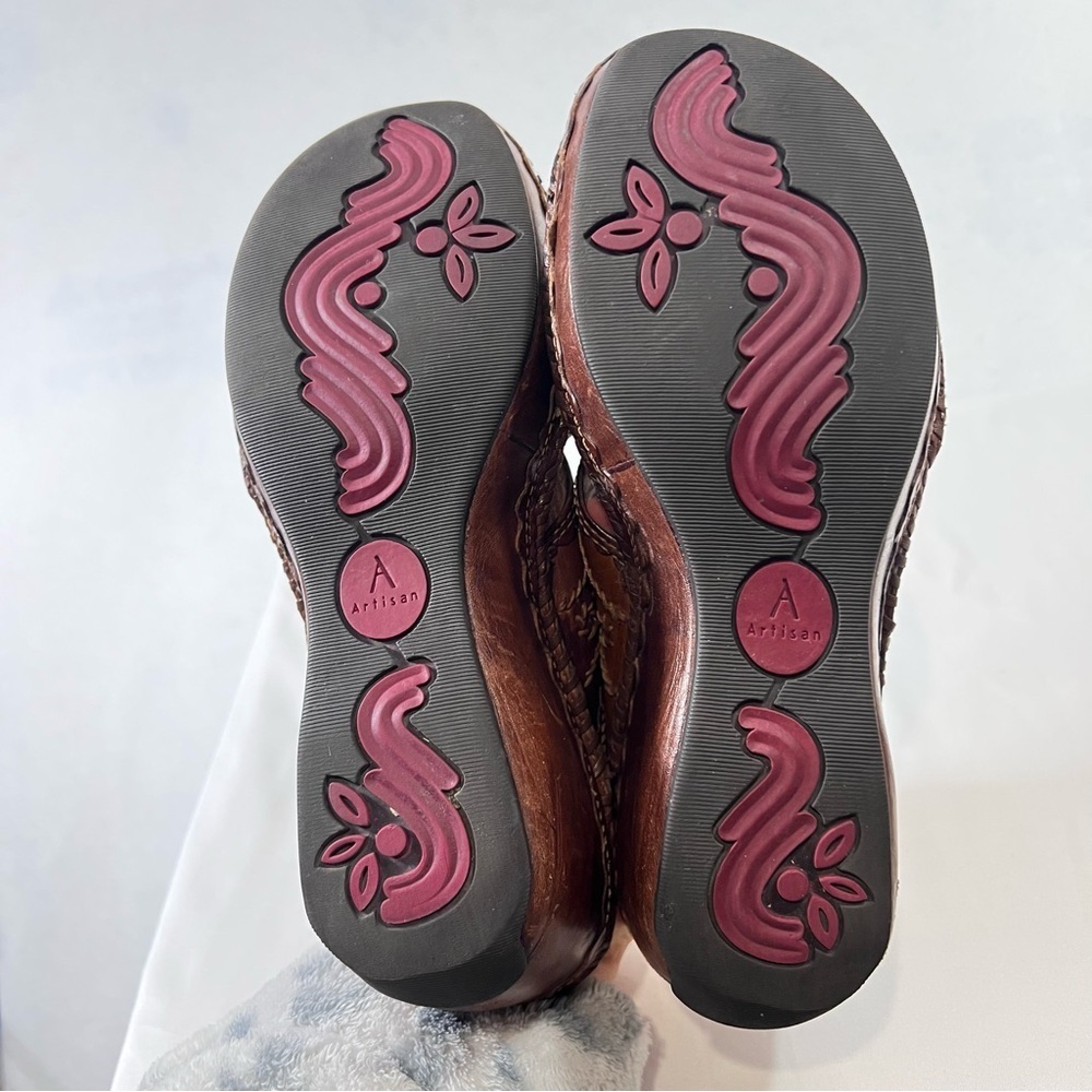 Clarks Artisan Brown Leather Wedge Sandals Sz 6 1/2 M Criss-Cross Straps Buckle - Picture 10 of 11